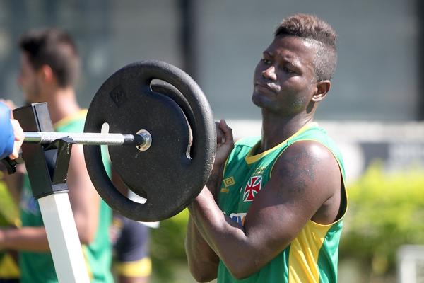 Riascos durante treinamento na semana