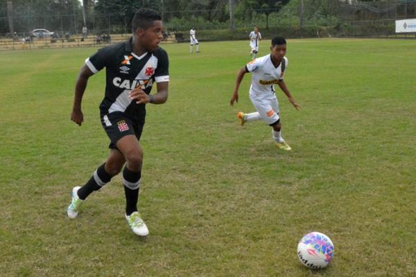Victor Csar foi o autor do primeiro gol cruzmaltino