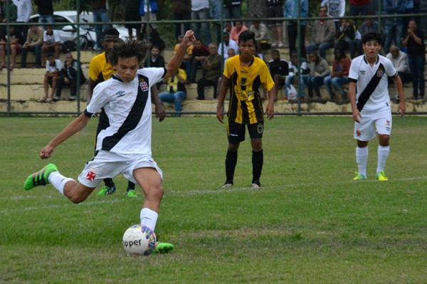 Victor Hugo marcou o gol cruzmaltino de pnalti