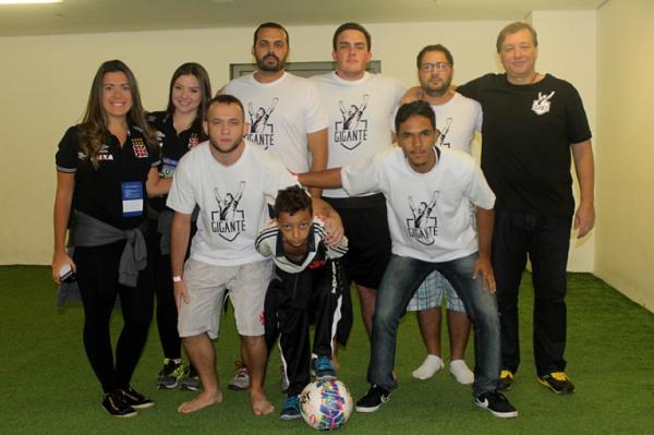 Gigantes bateram uma bolinha na rea de aquecimento dos atletas