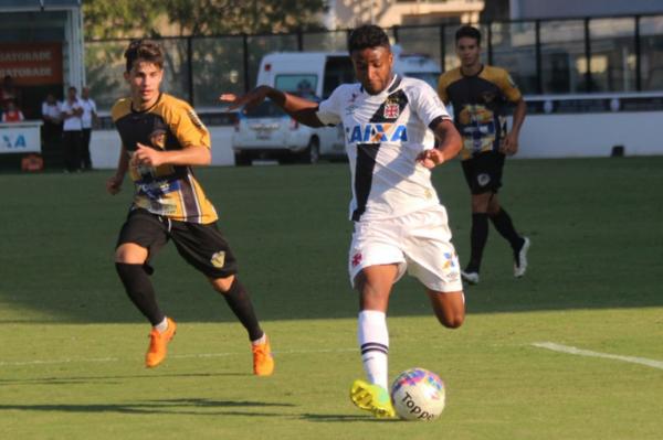 Manoel arrisca chute da intermediria