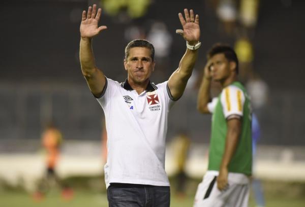 Jorginho sada a torcida: tcnico tem chance de trabalho a longo prazo no Vasco