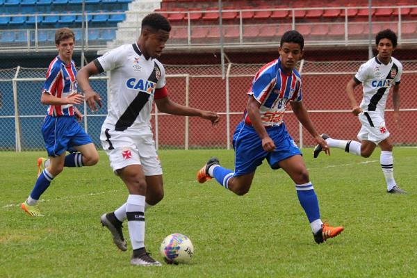 Capito Jussa tentando armar jogada ofensiva