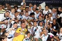 Jogadores comemoram ttulo