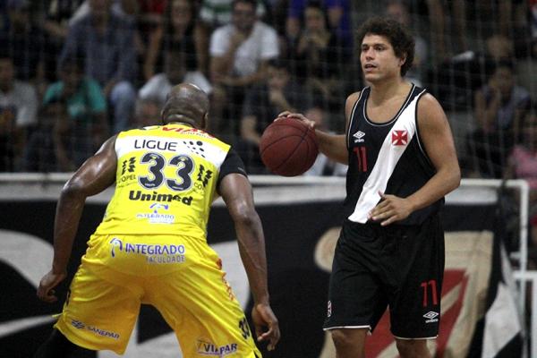 Marcellus foi o cestinha do jogo com 19 pontos