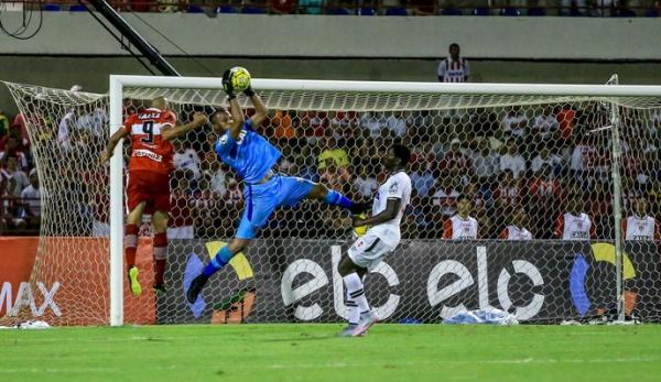 Substituto de Martn Silva no gol do Vasco, Jordi teve boa atuao contra o CRB