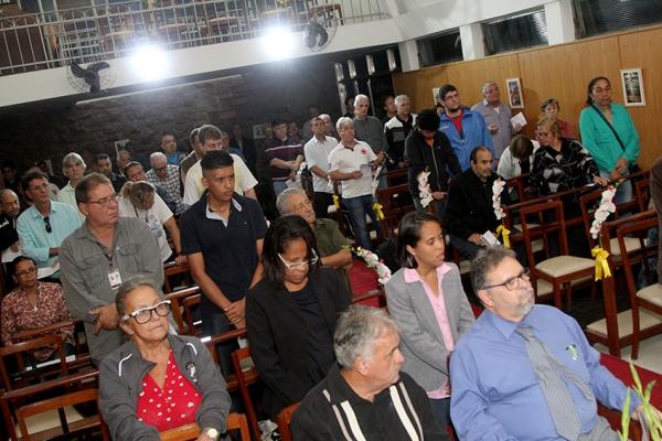 Fiis acompanharam a missa em So Janurio