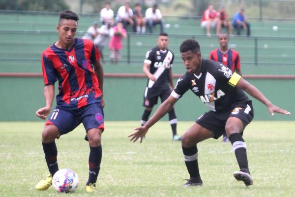 Jussa acompanha de perto o adversrio