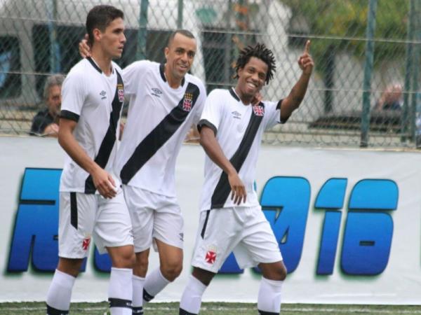 Wesley marcou duas vezes na vitria do Vasco