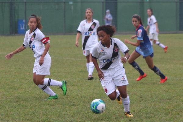 Sthephanie arma jogada para o Vasco