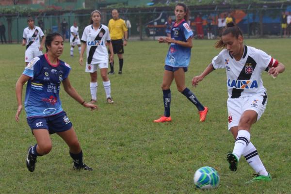 Thayla em ao na partida desta quinta-feira