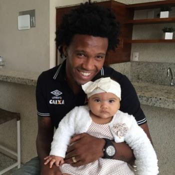 Rafael Vaz e a filha Rafaela, de sete meses