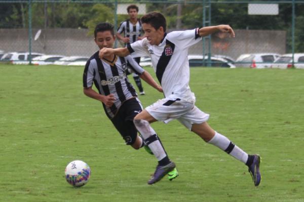 Gabriel Cunha puxa contra-ataque vascano