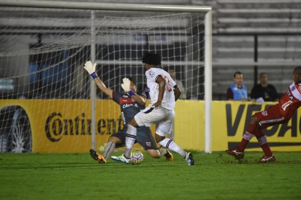 Rafael Vaz foi heri do Vasco na ltima quarta-feira