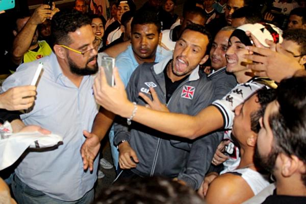 Nen nos braos dos cruzmaltinos em Braslia