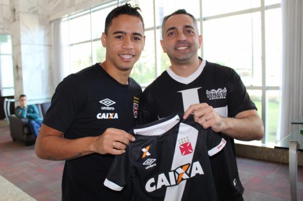 Yago Pikachu ao lado de Juliano Moura