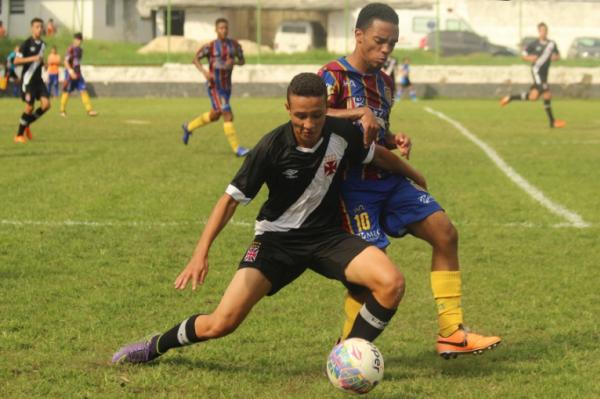 Policarpo em ao contra o Madureira