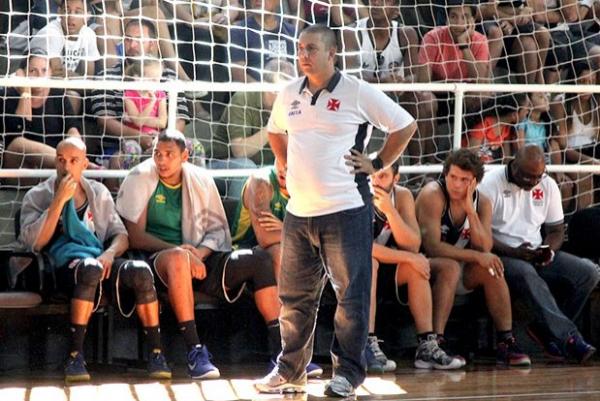 Christiano Pereira tenta levar o Vasco ao NBB