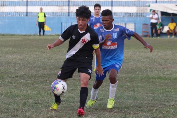Roger balanou as redes para o Vasco