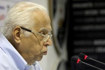 Eurico, durante entrevista coletiva nesta segunda-feira