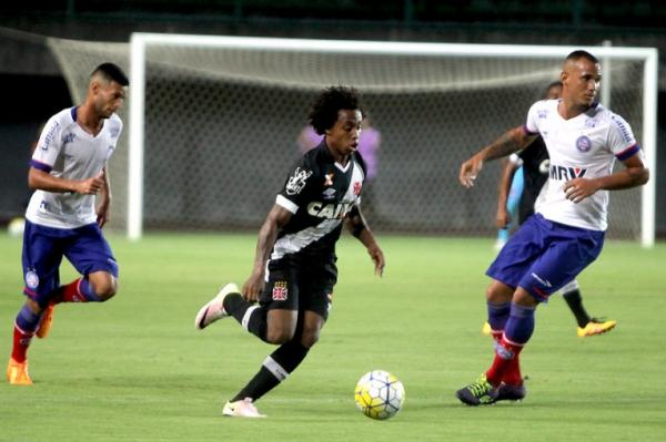 Paulo Vitor puxa jogada de ataque vascano
