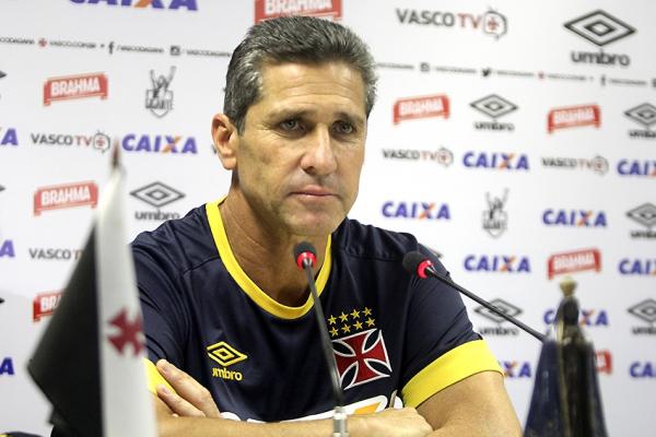 Treinador conversou com a imprensa na manh desta sexta-feira