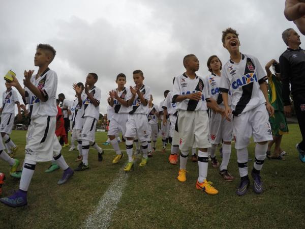 Garotada do pr-mirim comemora classificao