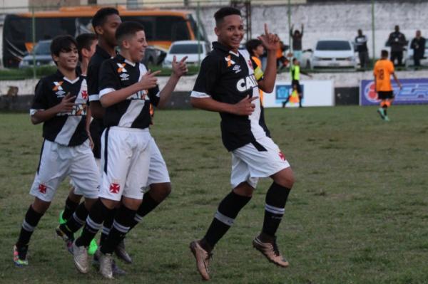 Marlon puxa o Trem-Bala e comanda a festa