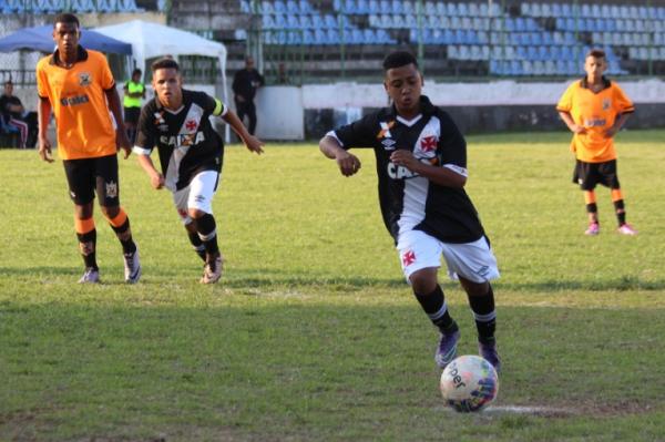 Juan Batata abriu o placar cobrando pnalti