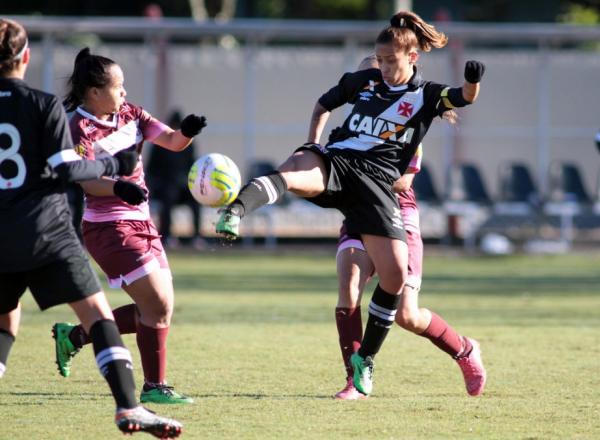 Thayla impede investida da Ferroviria