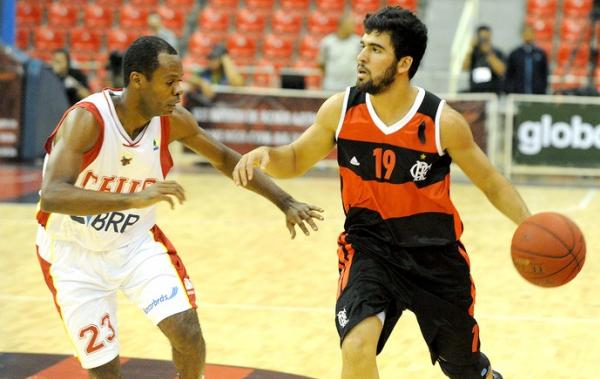 O armador Nezinho  um dos alvos preferidos da torcida do Flamengo