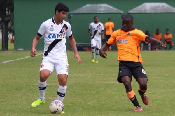 Breno teve estreia de gala pelo Gigante