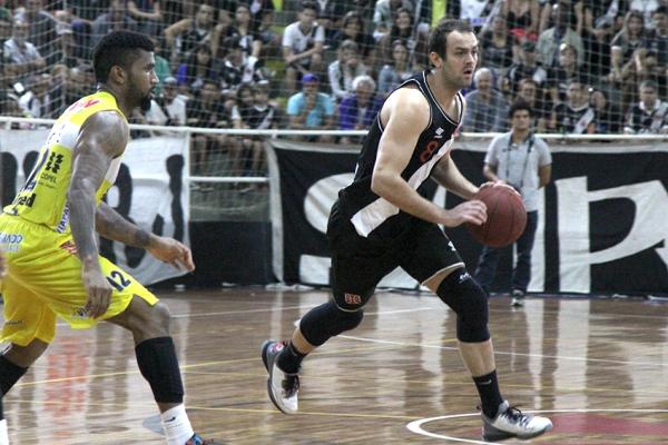 Gacho se destacou na Liga Ouro e renovou com o Vasco