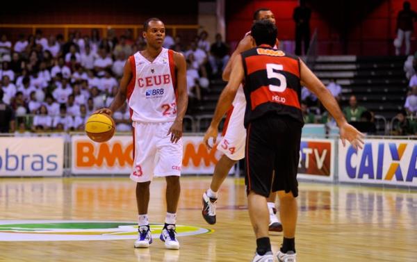 Adversrios em duas decises, Nezinho e Hlio sero companheiros no Vasco