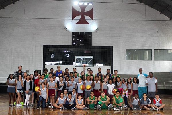 Estudantes e atletas reunidos no Ginsio Vasco da Gama