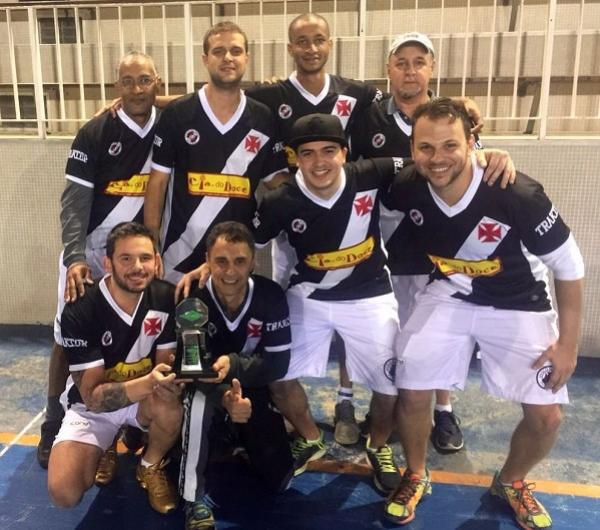 Da esquerda pra direita. Em p: Marco Antonio, Joo Victor, Felipinho e Ramos. Agachados: Thiago, Rodolfo, Nando e Igor Quintaes.