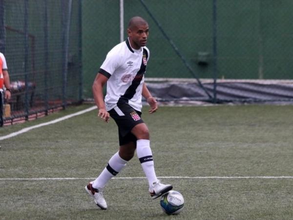 Dab converteu uma da cobranas de shoot-outs na disputa que deu a classificao ao Vasco