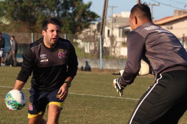 Tepedino colocou os goleiros para suarem a camisa