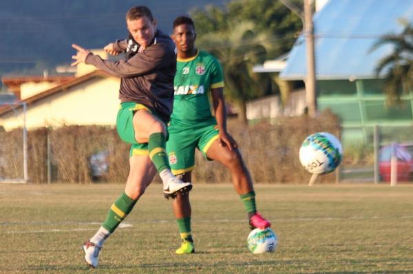 Mattos aprimora pontaria em treino na Ressacada