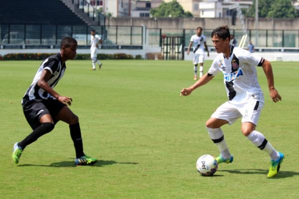 Mateus Vital em ao contra o Resende no 1 turno