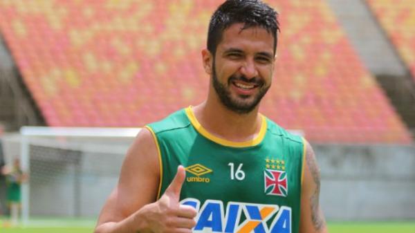 Luan faz dupla com o zagueiro Rodrigo