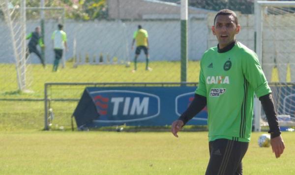Rafael Marques estava no Coritiba, onde fez oito jogos pela Srie A deste ano
