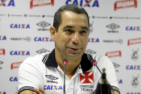 Zinho bateu papo com os jornalistas na Colina