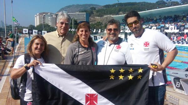 (Da esquerda para a direita) Assistente Glria Borchado, vice-presidente de Desportos Aquaticos Walter Ramos, comisso tcnica formada por Luciana Ramos, Ricardo Ratto, Daniel Ramos