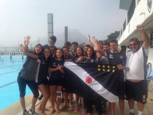 Parte da Equipe Cruzmaltina comemorando o 3 lugar no geral do Campeonato Estadual de Inverno