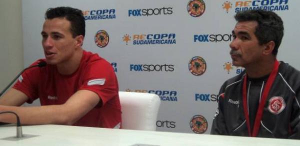 Leandro Damio (esq.) e seu pai Natalino (dir.) em entrevista coletiva ainda no Inter