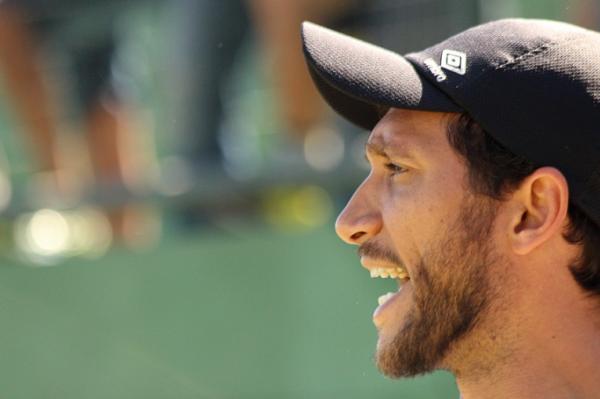 Rodney Gonalves orienta jogadores no clssico