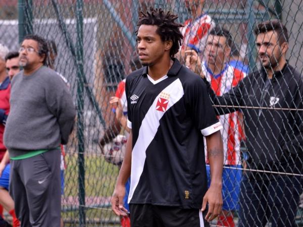 Wesley marcou duas vezes na vitria do Vasco sobre o Cardoso Moreira