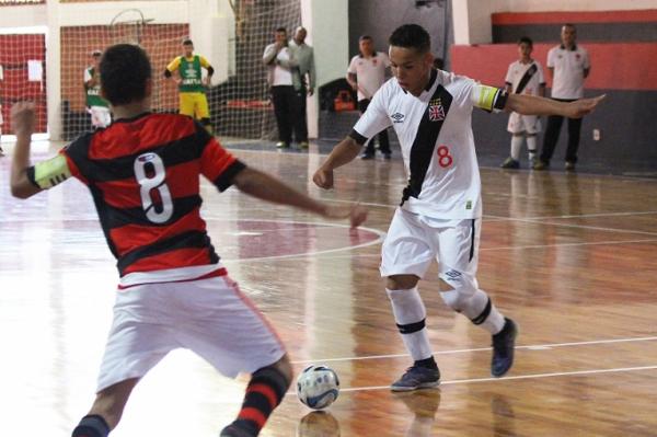 Marlon brilhou no triunfo do sub-13