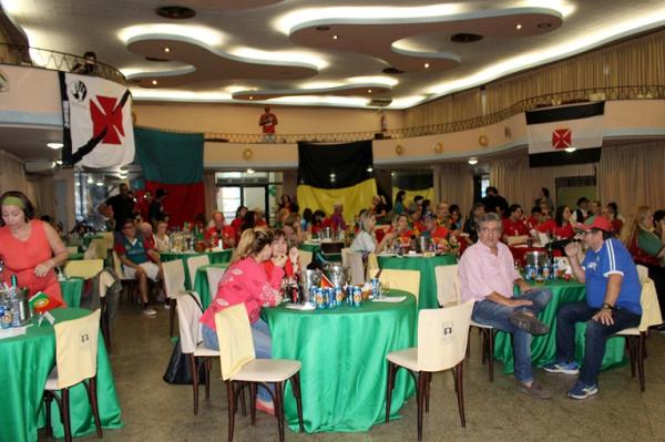 Vascanos e lusos torceram juntos na final da Eurocopa